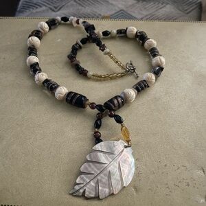 Elegant Leaf Pendant Necklace